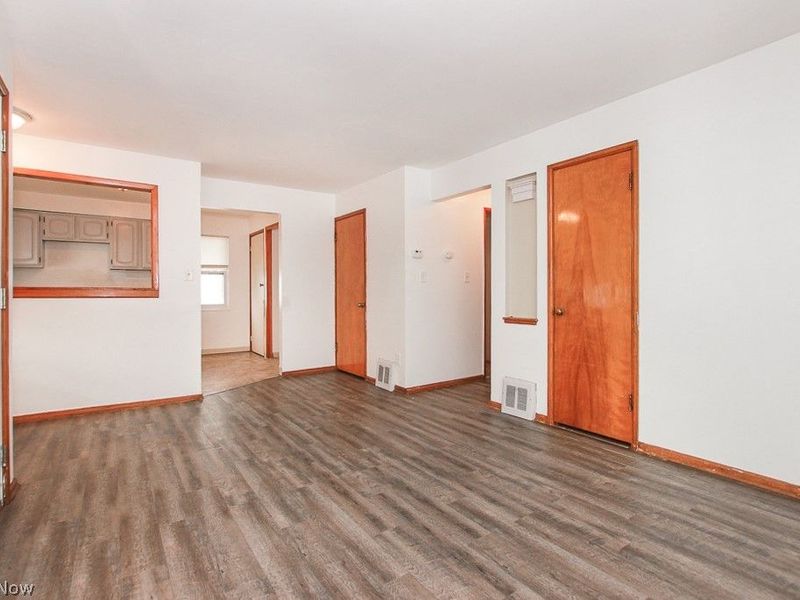 15305 Rockside Road, Maple Heights, OH 44137 Photo 4