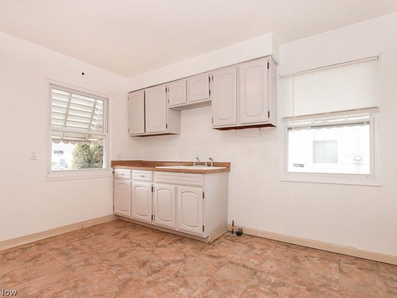 15305 Rockside Road, Maple Heights, OH 44137 Photo 8