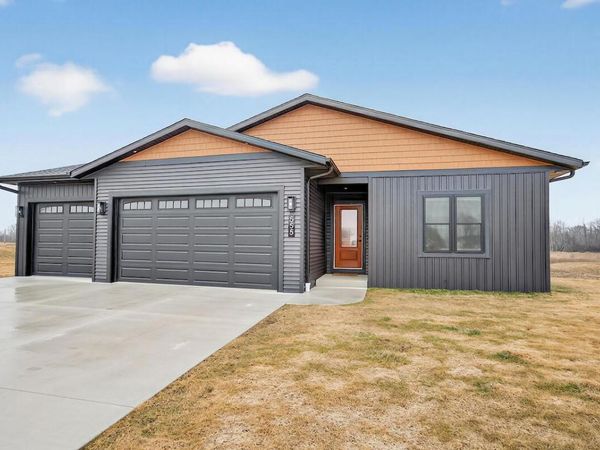 555 Lake Breeze LANE, Random Lake, WI 53075