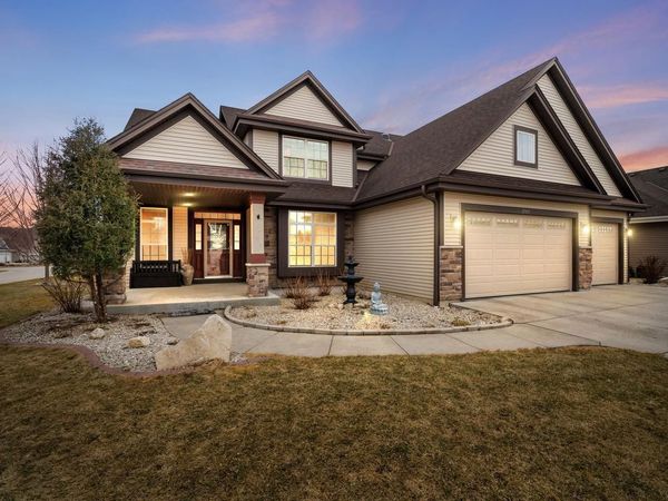 21611 N Weather Edge CIRCLE, Lannon, WI 53046