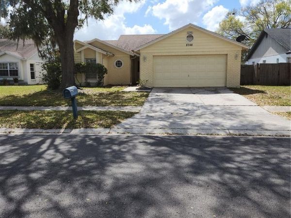 8748 HAMPDEN DRIVE , TAMPA, FL 33626