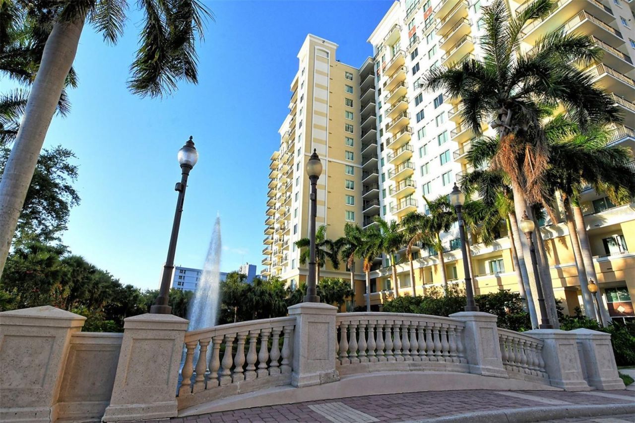 800 N Tamiami Trail, Unit 1111, Sarasota, FL 34236 Photo
