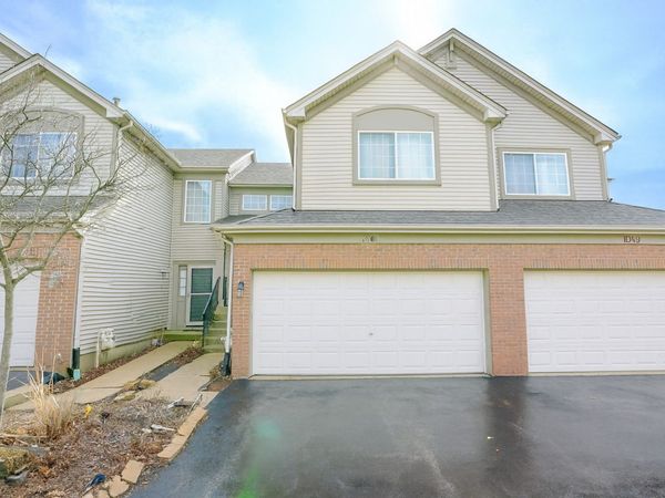 1051 PARKHILL Circle, Unit 1051, Aurora, IL 60502