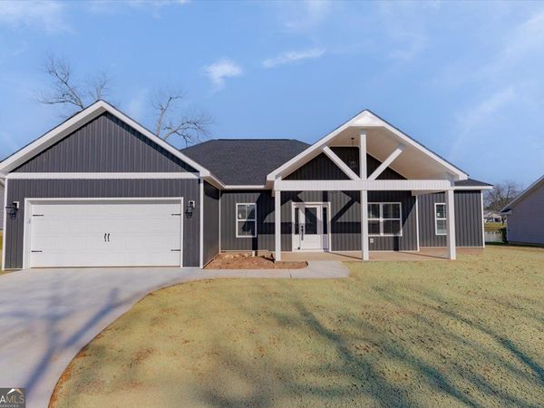 155 Village Circle, Cochran, GA 31014