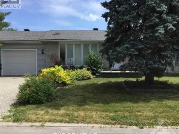 15 SAGINAW Crescent, Ottawa, ON K2E6Y7
