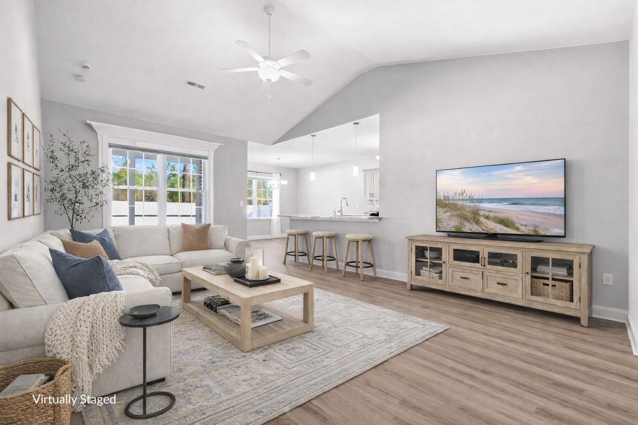 808 Twickenham Loop Photo 10