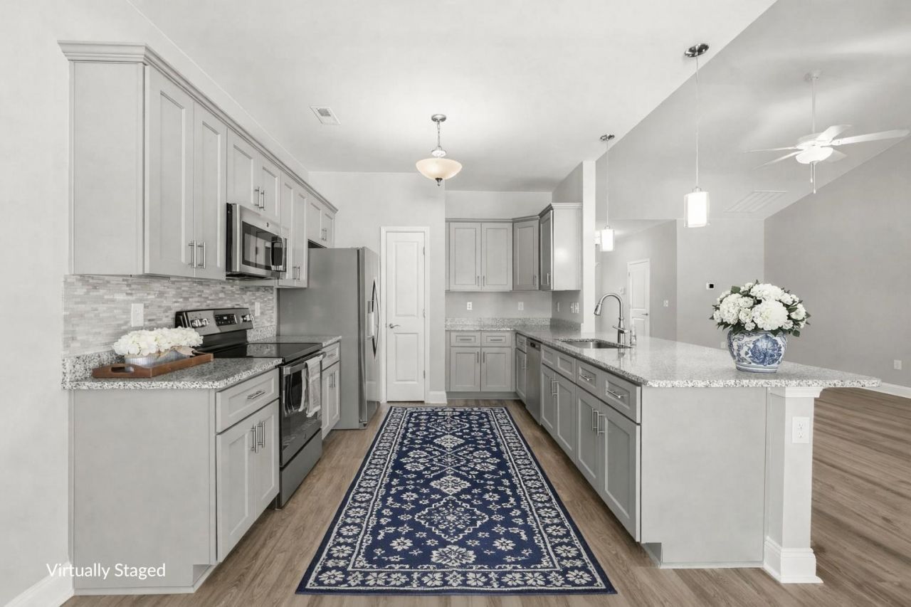 808 Twickenham Loop Photo 13