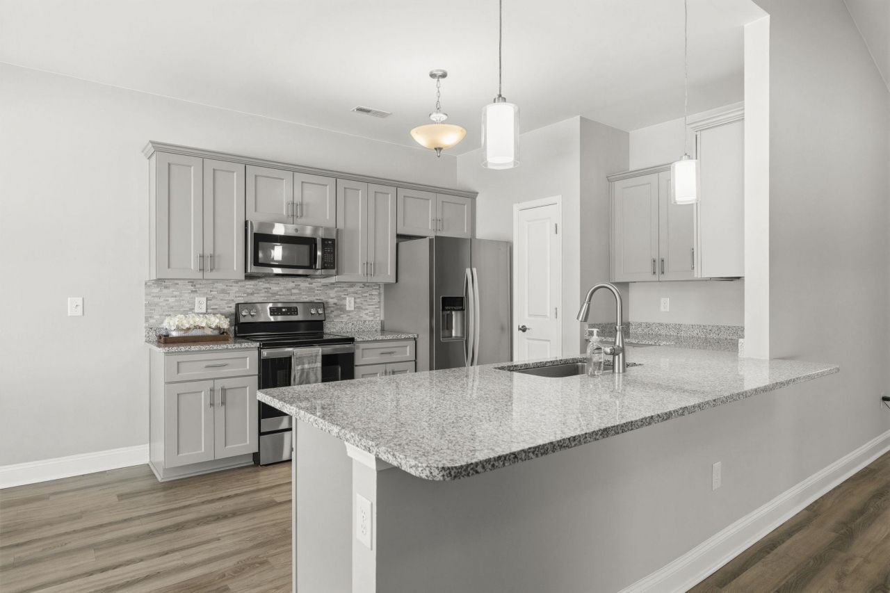 808 Twickenham Loop Photo 14