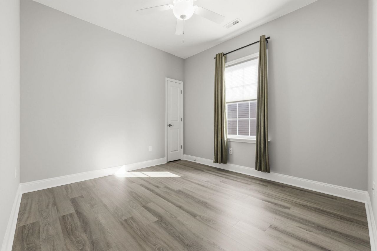 808 Twickenham Loop Photo 21