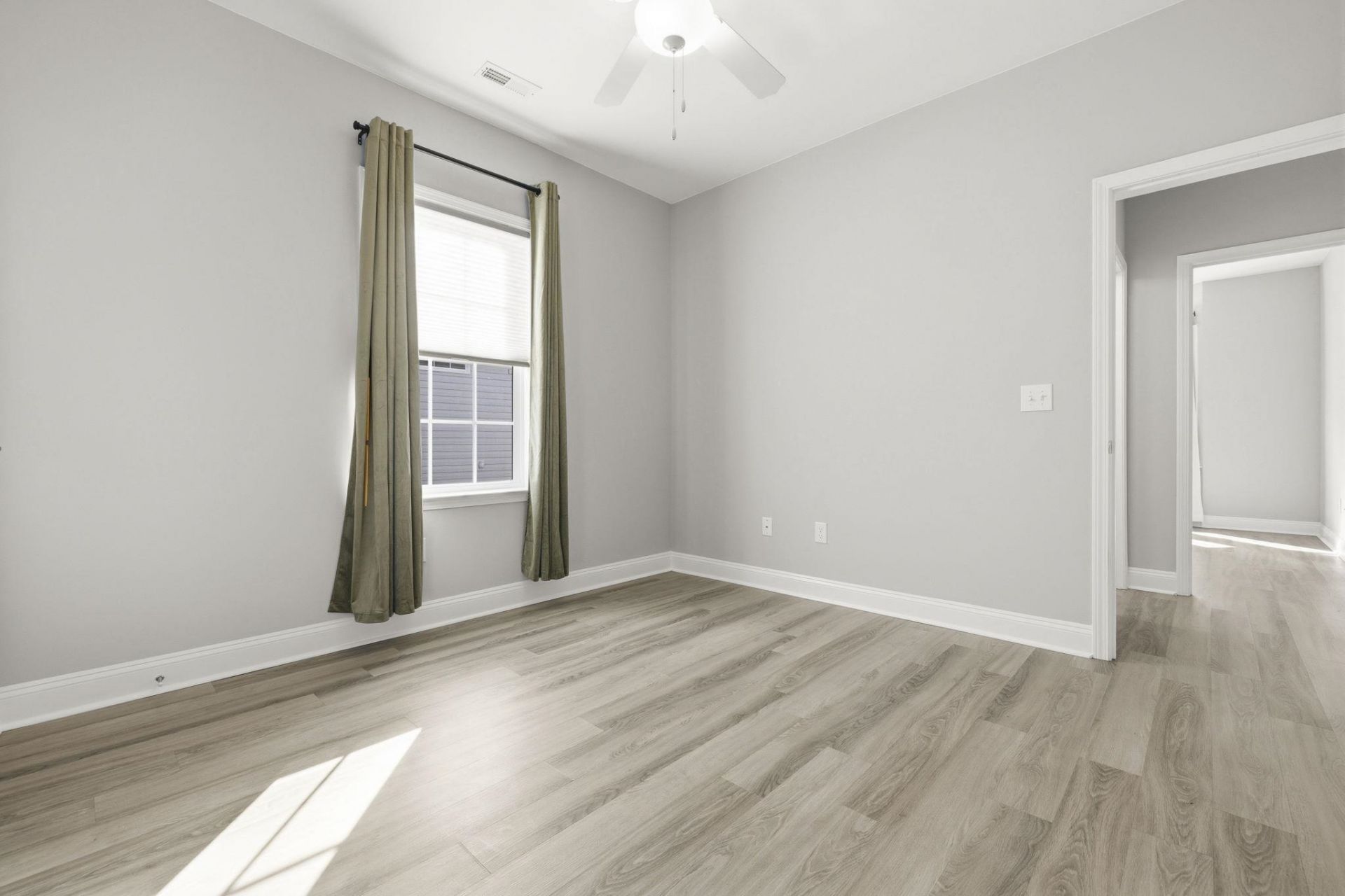 808 Twickenham Loop Photo 22