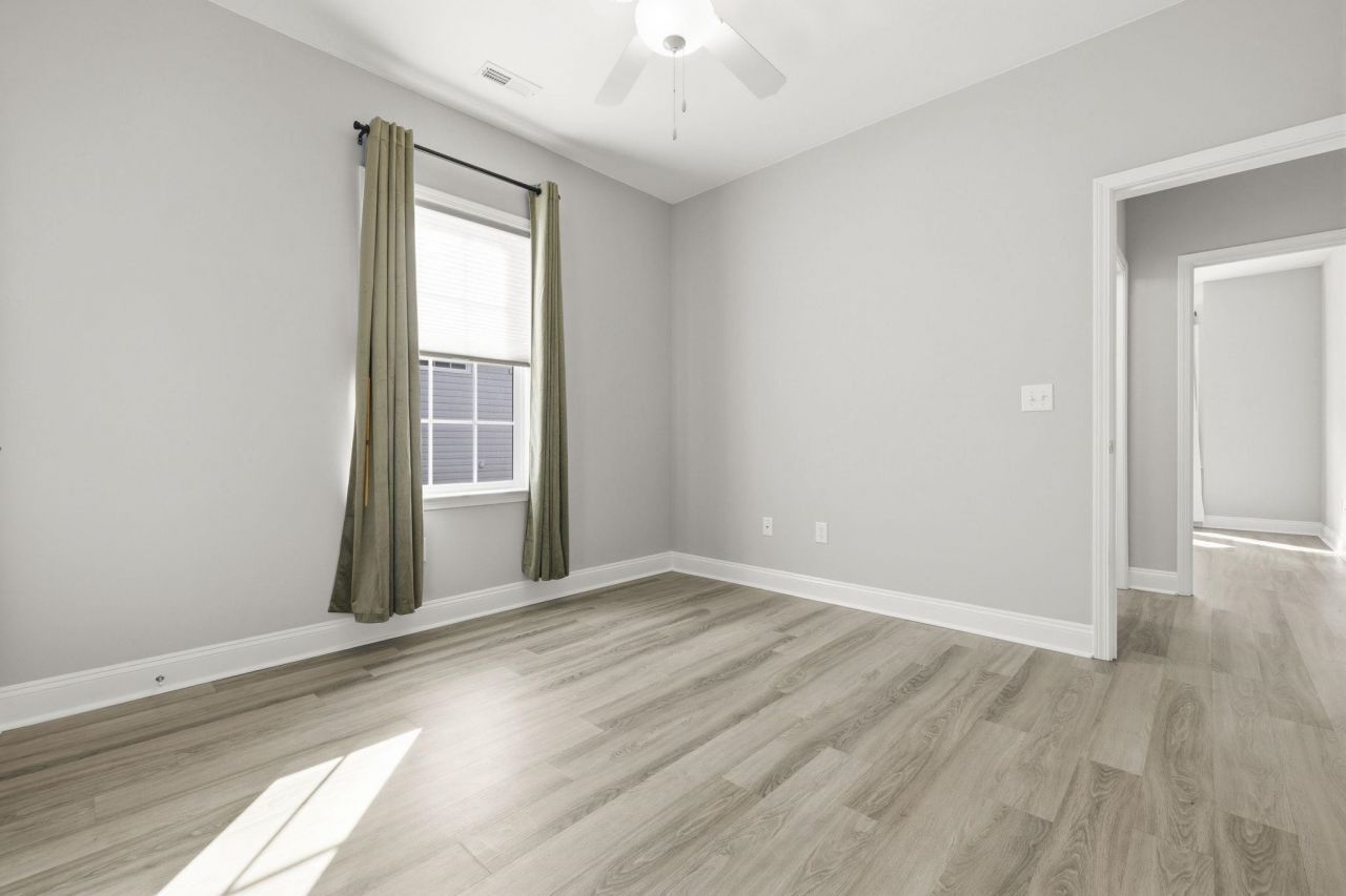 808 Twickenham Loop Photo 23