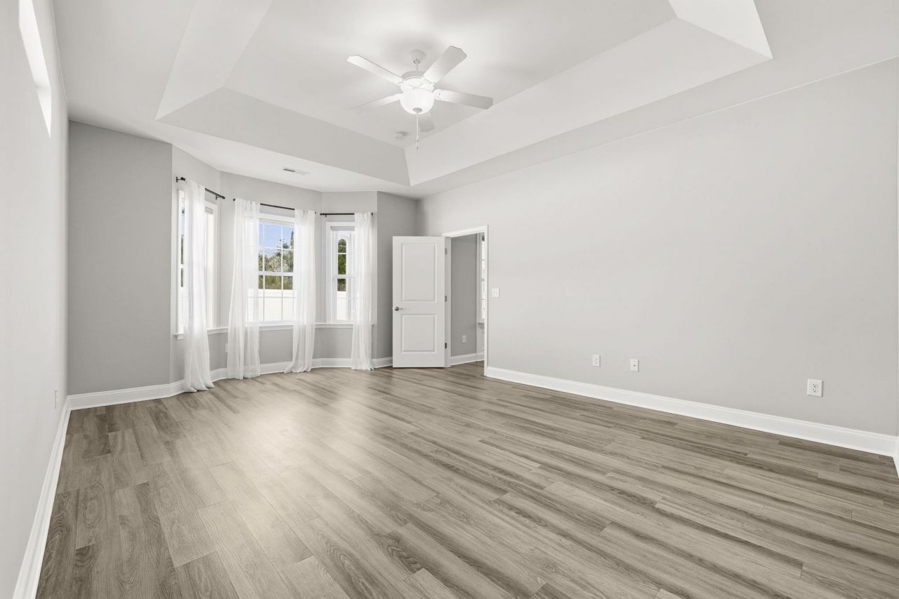 808 Twickenham Loop Photo 24