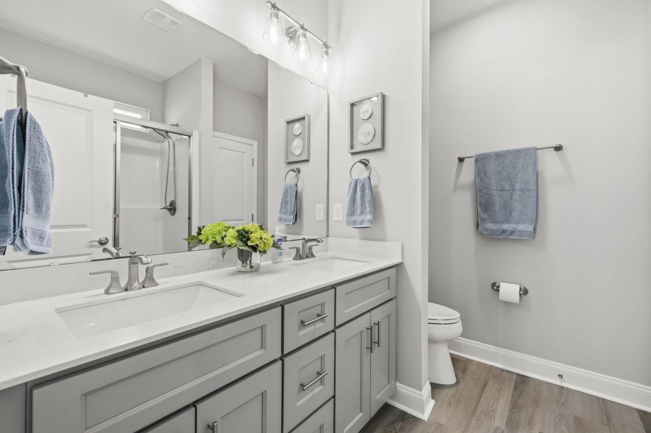 808 Twickenham Loop Photo 28