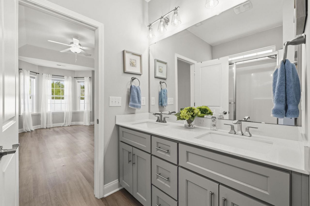 808 Twickenham Loop Photo 29