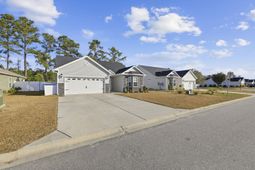 808 Twickenham Loop photo 4