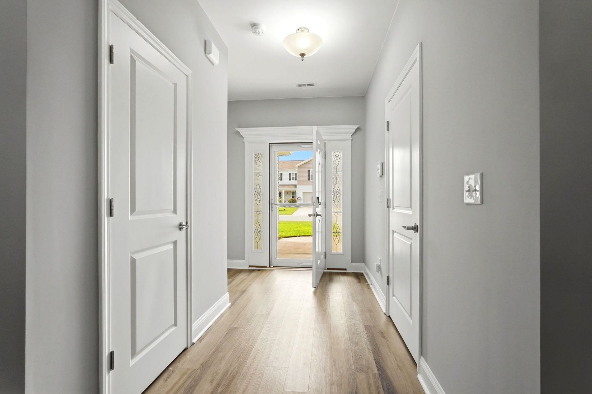 808 Twickenham Loop Photo 4