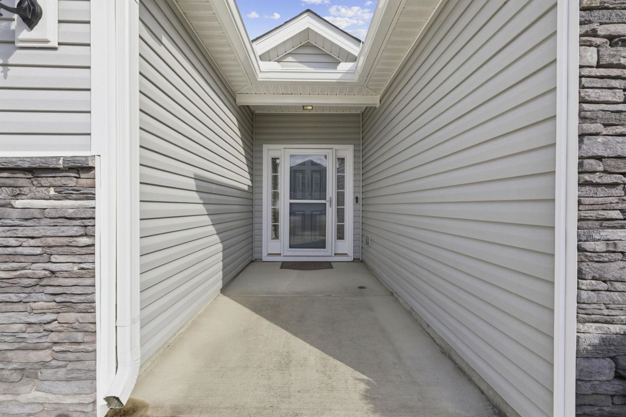 808 Twickenham Loop Photo 4