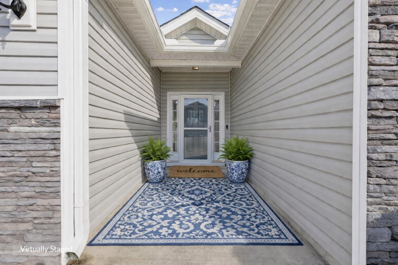 808 Twickenham Loop Photo 5