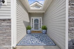 808 Twickenham Loop photo 4