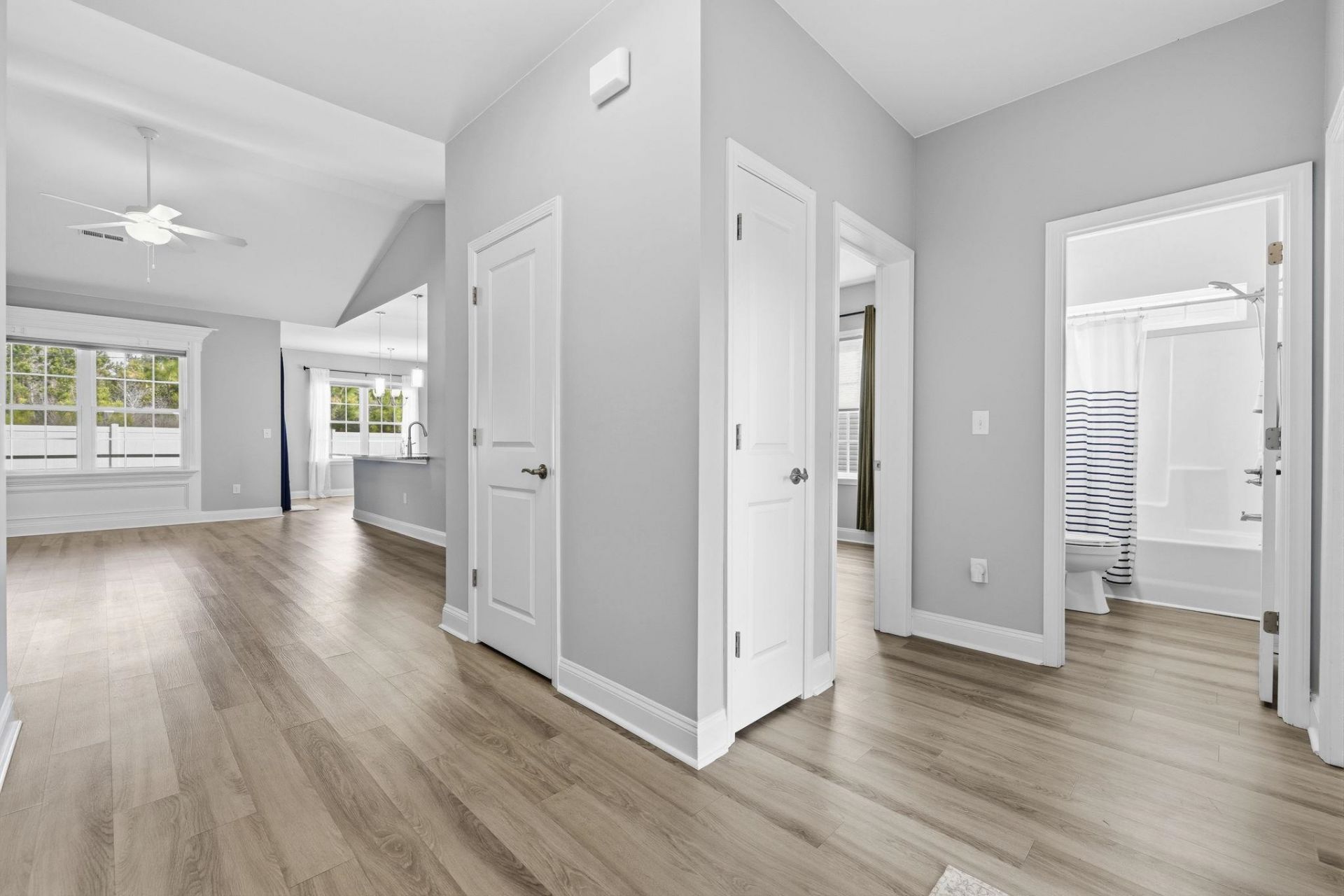 808 Twickenham Loop Photo 7