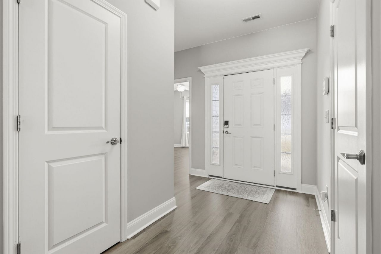 808 Twickenham Loop Photo 7