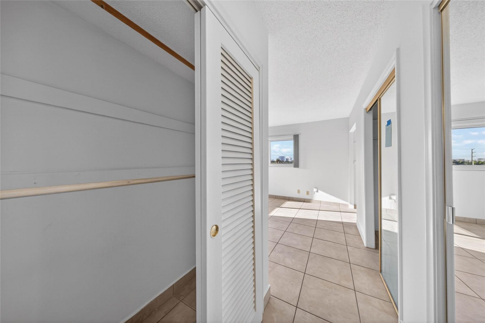 610 NE 12th Avenue, Unit 601, Hallandale Beach, FL 33009 Photo