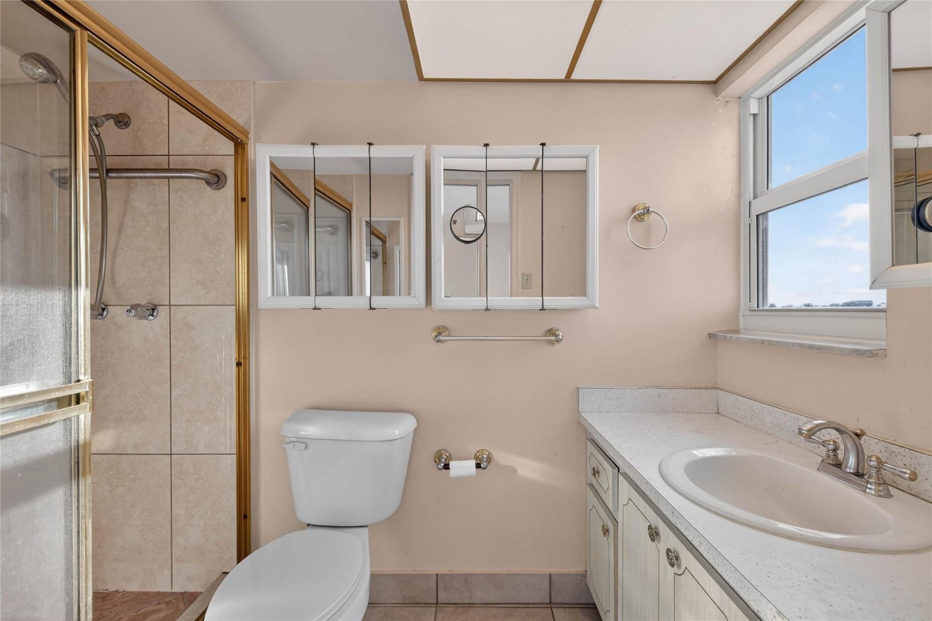 610 NE 12th Avenue, Unit 601, Hallandale Beach, FL 33009 Photo