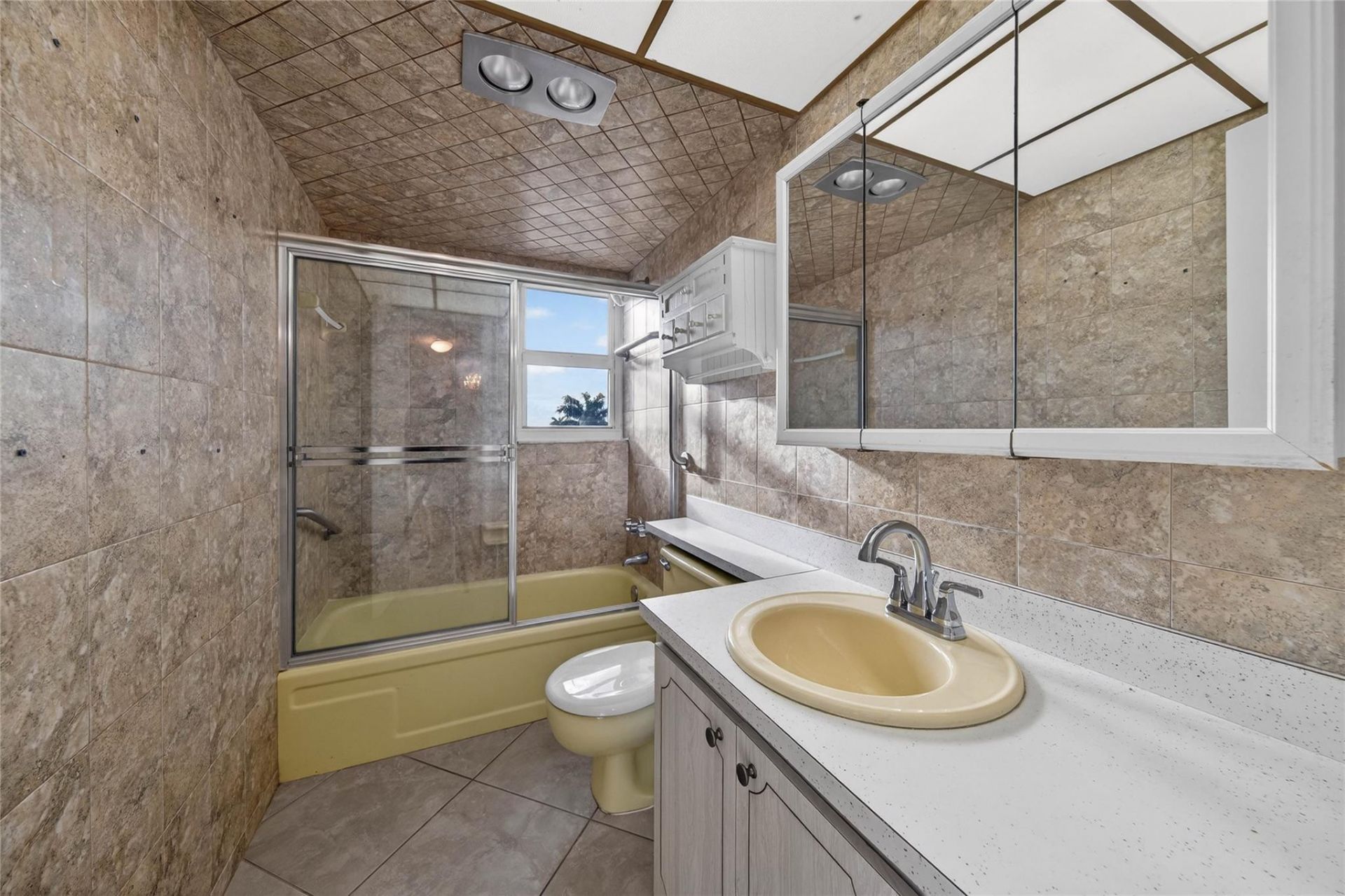 610 NE 12th Avenue, Unit 601, Hallandale Beach, FL 33009 Photo