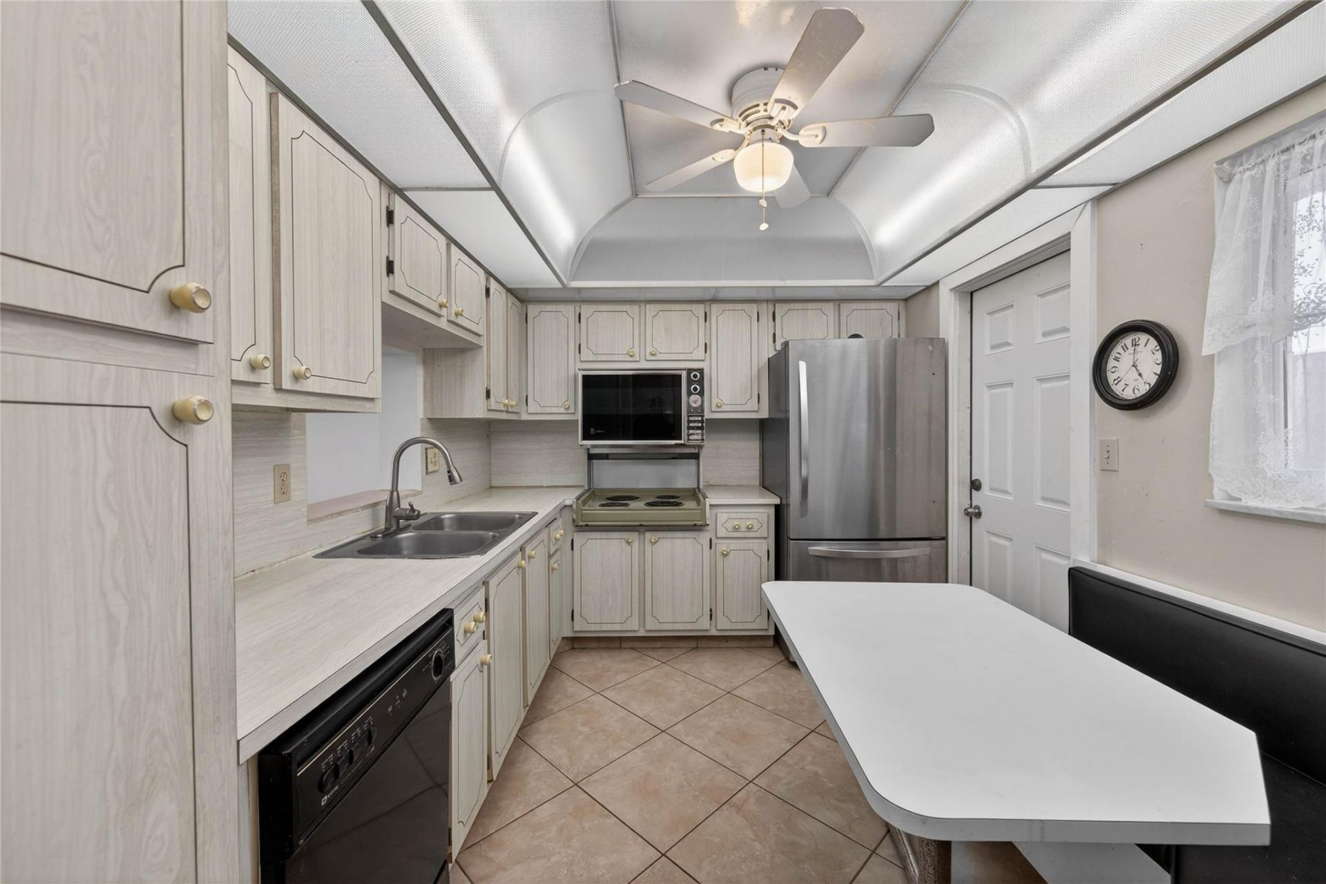 610 NE 12th Avenue, Unit 601, Hallandale Beach, FL 33009 Photo