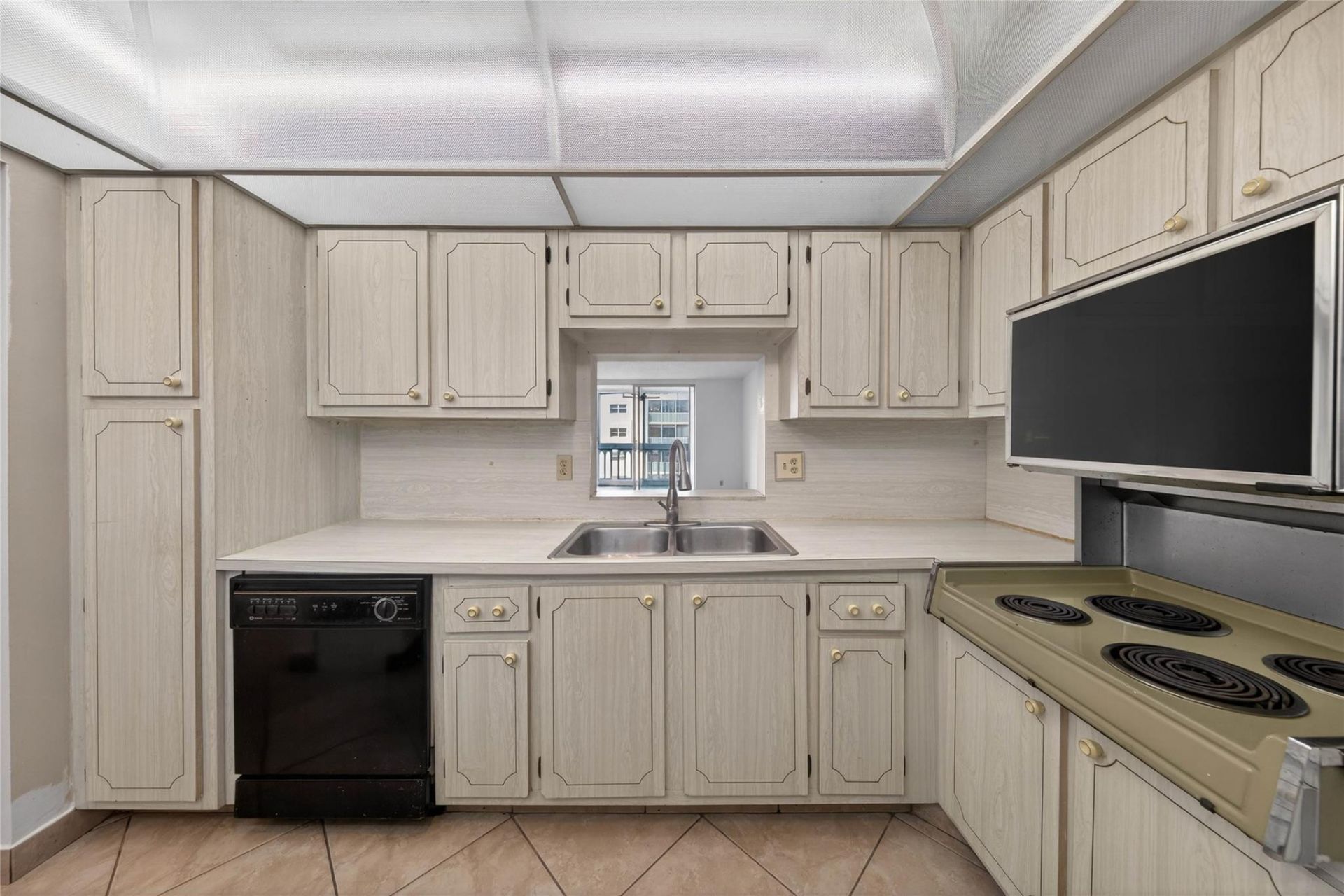 610 NE 12th Avenue, Unit 601, Hallandale Beach, FL 33009 Photo