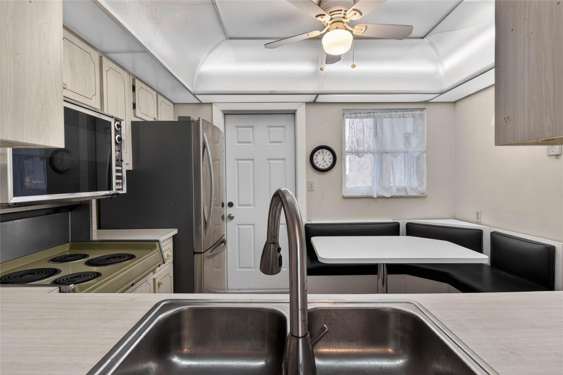 610 NE 12th Avenue, Unit 601, Hallandale Beach, FL 33009 Photo