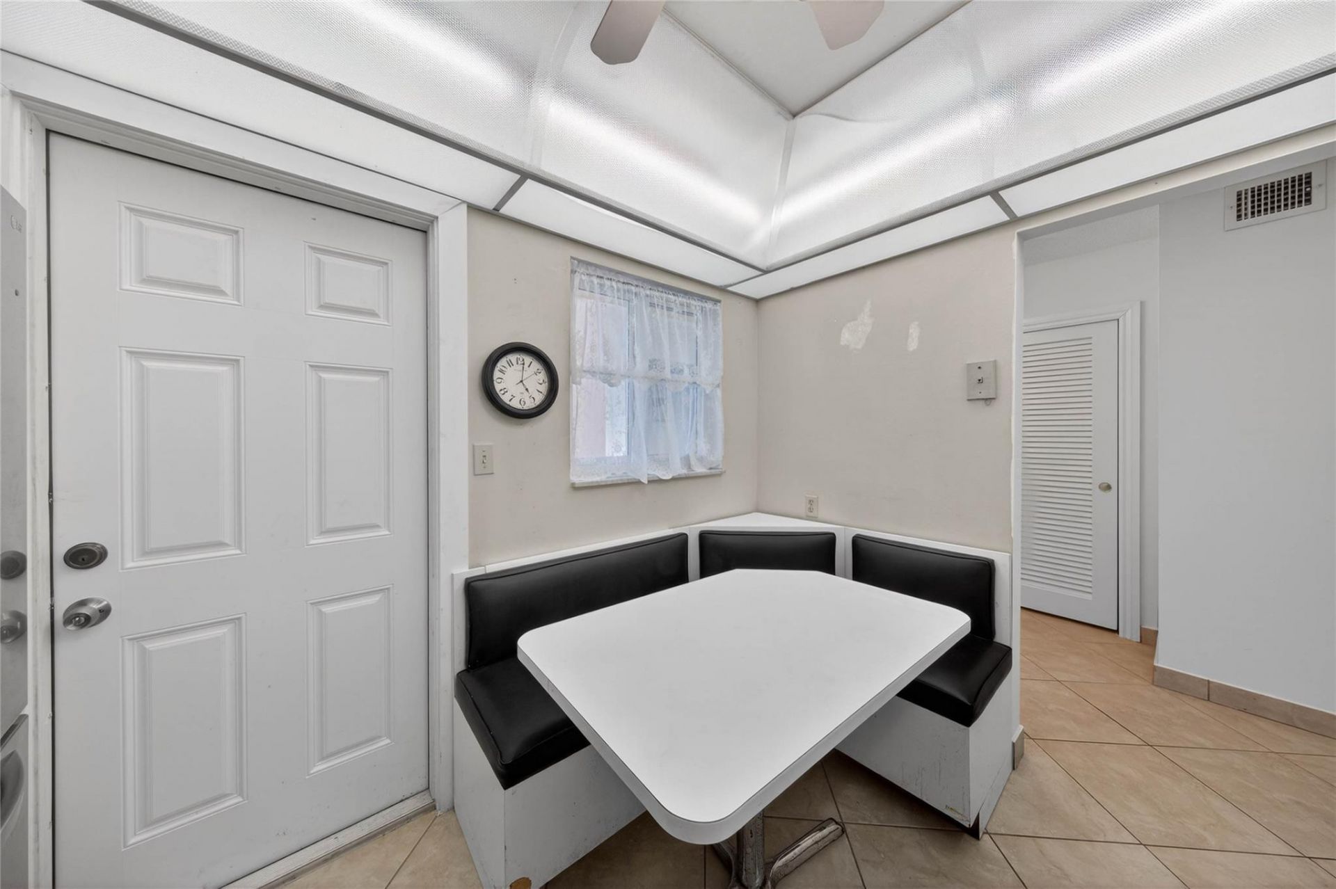 610 NE 12th Avenue, Unit 601, Hallandale Beach, FL 33009 Photo