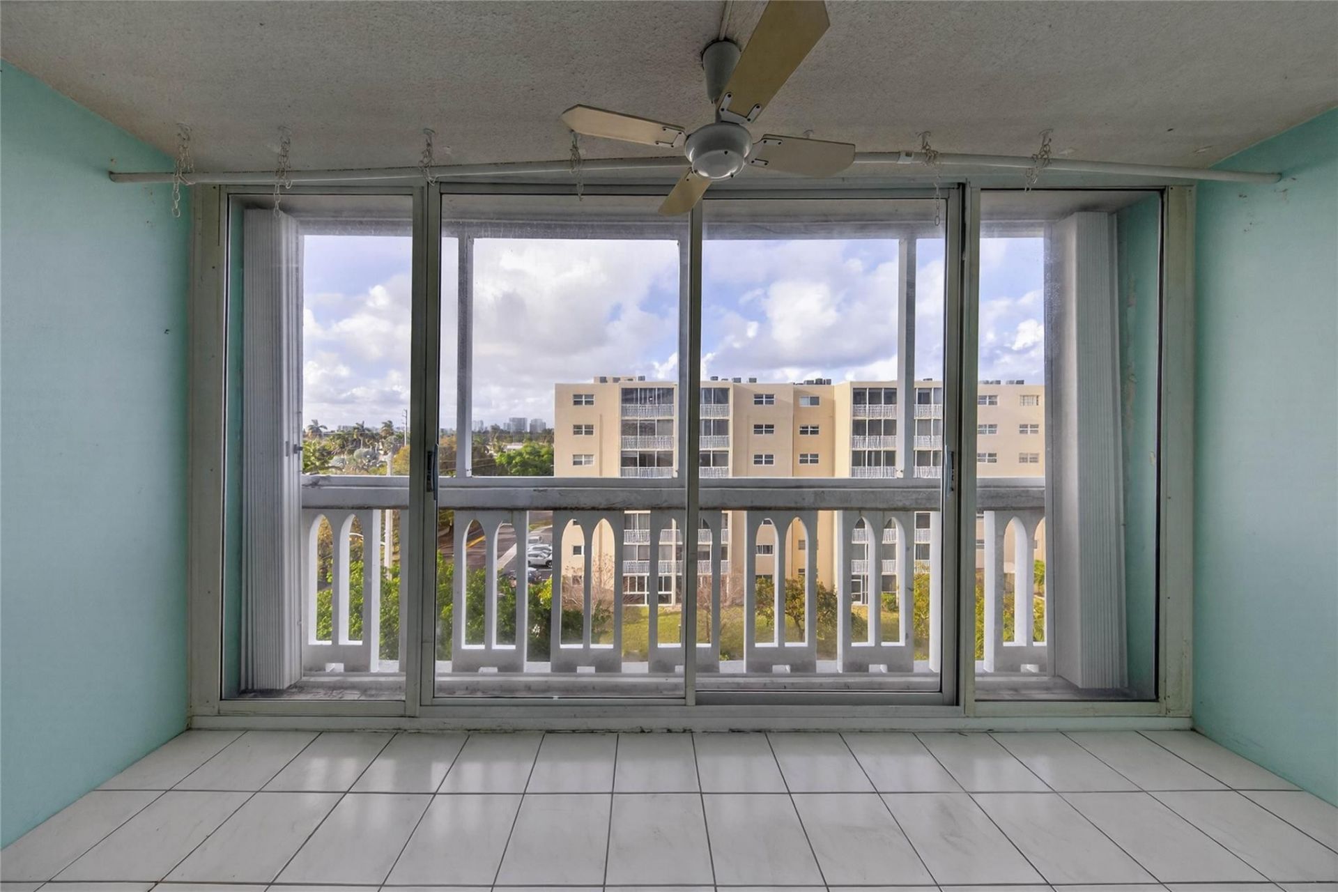 610 NE 12th Avenue, Unit 601, Hallandale Beach, FL 33009 Photo