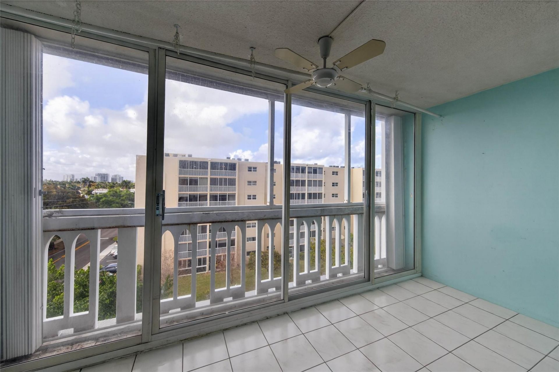 610 NE 12th Avenue, Unit 601, Hallandale Beach, FL 33009 Photo