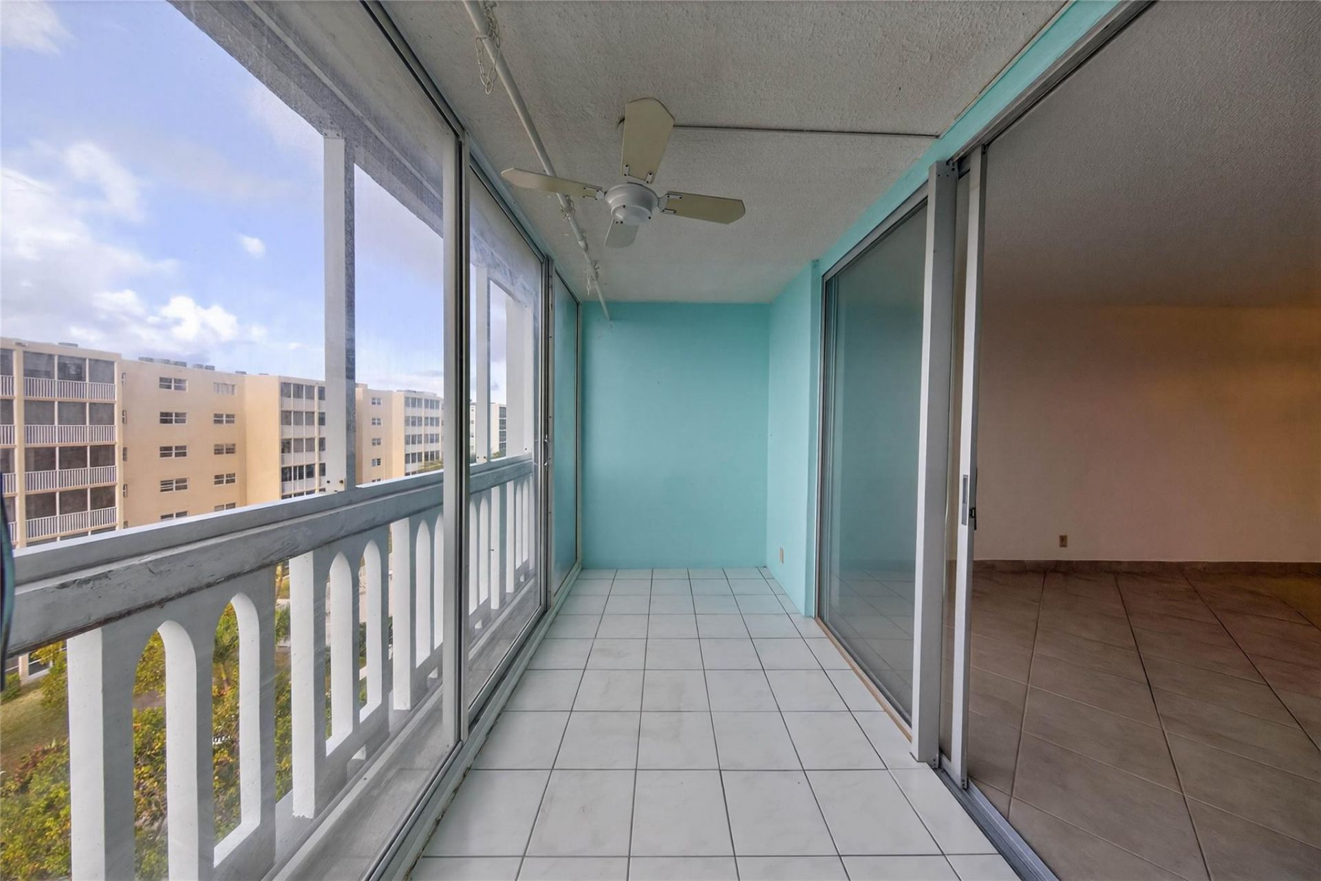 610 NE 12th Avenue, Unit 601, Hallandale Beach, FL 33009 Photo