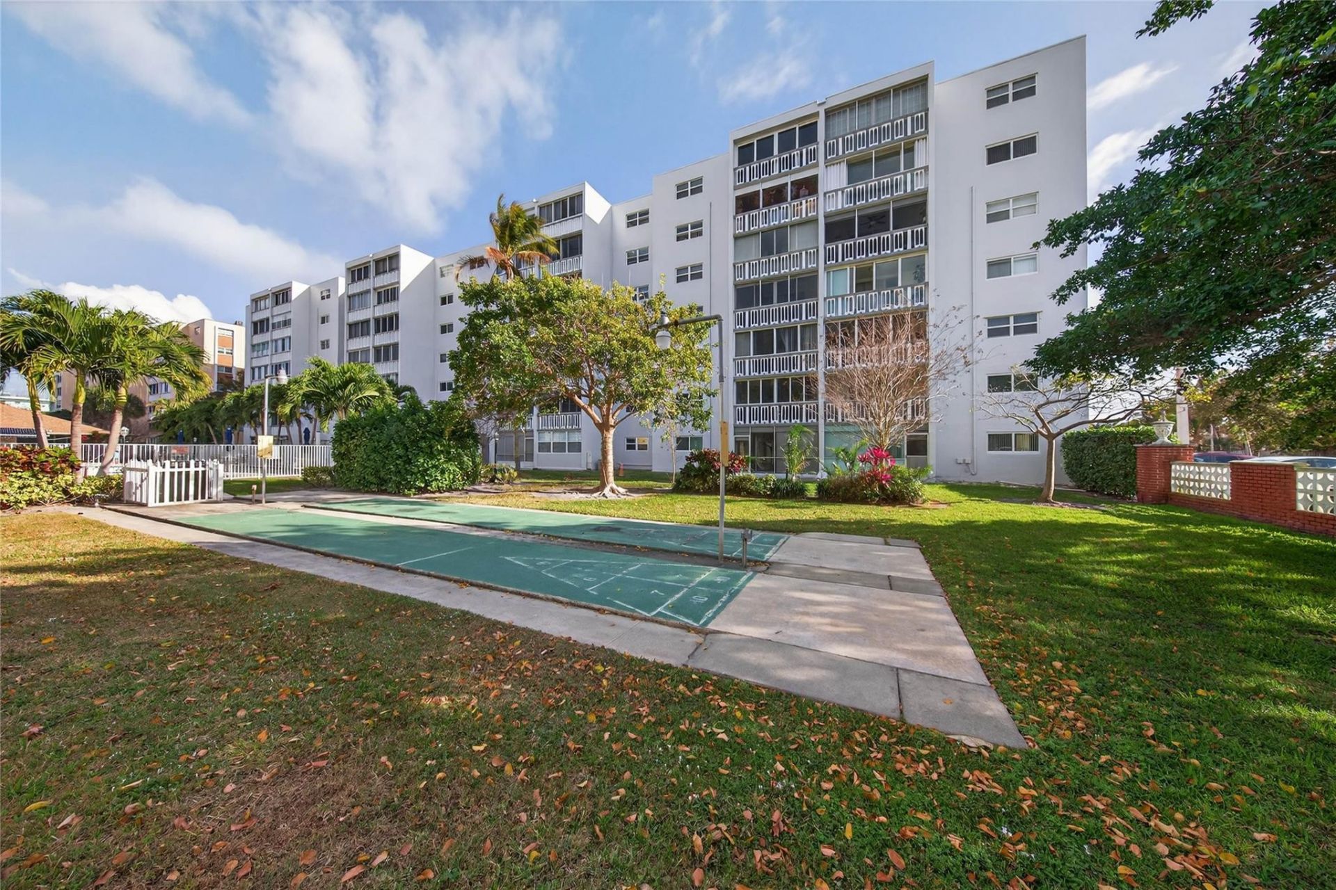 610 NE 12th Avenue, Unit 601, Hallandale Beach, FL 33009 Photo