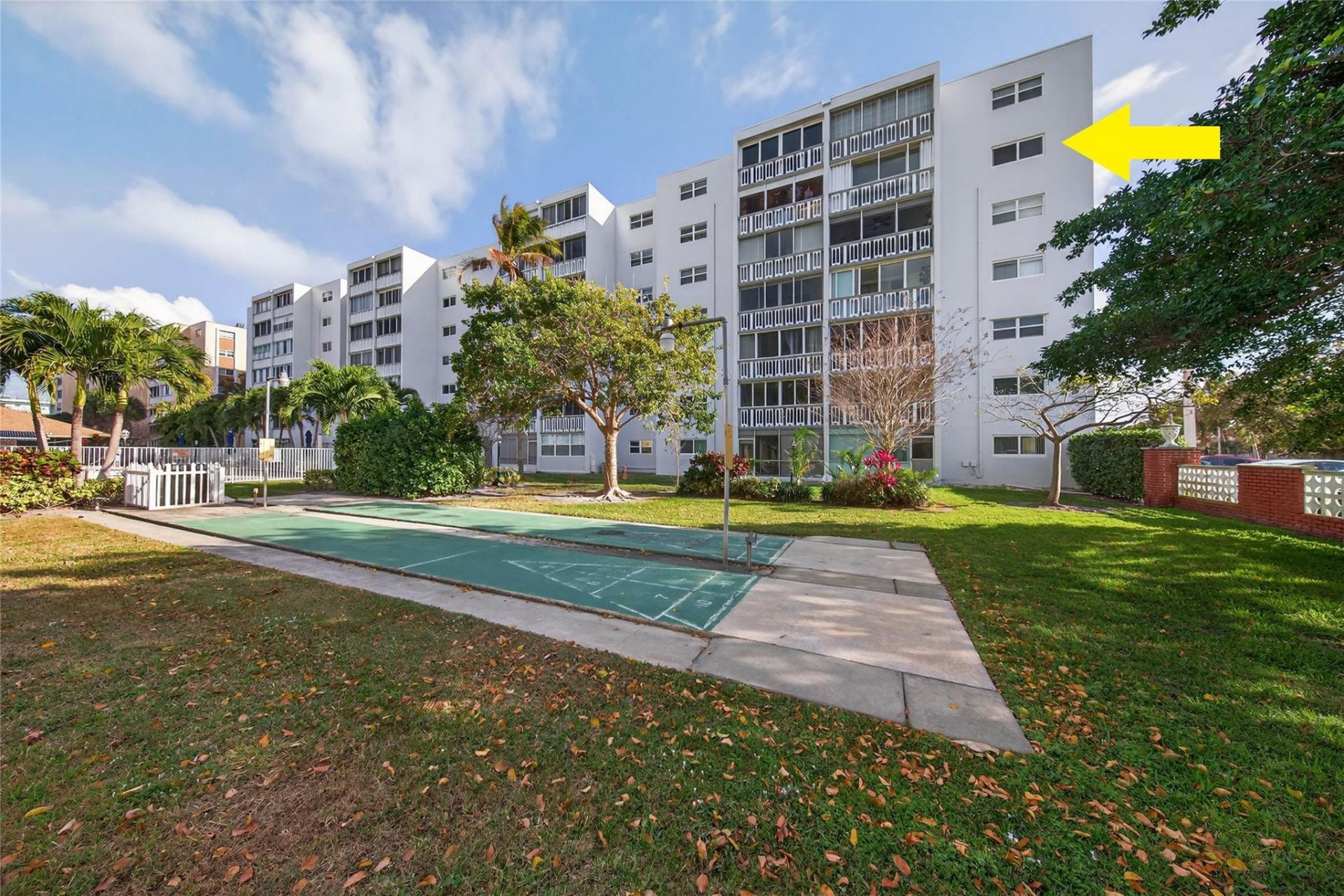 610 NE 12th Avenue, Unit 601, Hallandale Beach, FL 33009 Photo