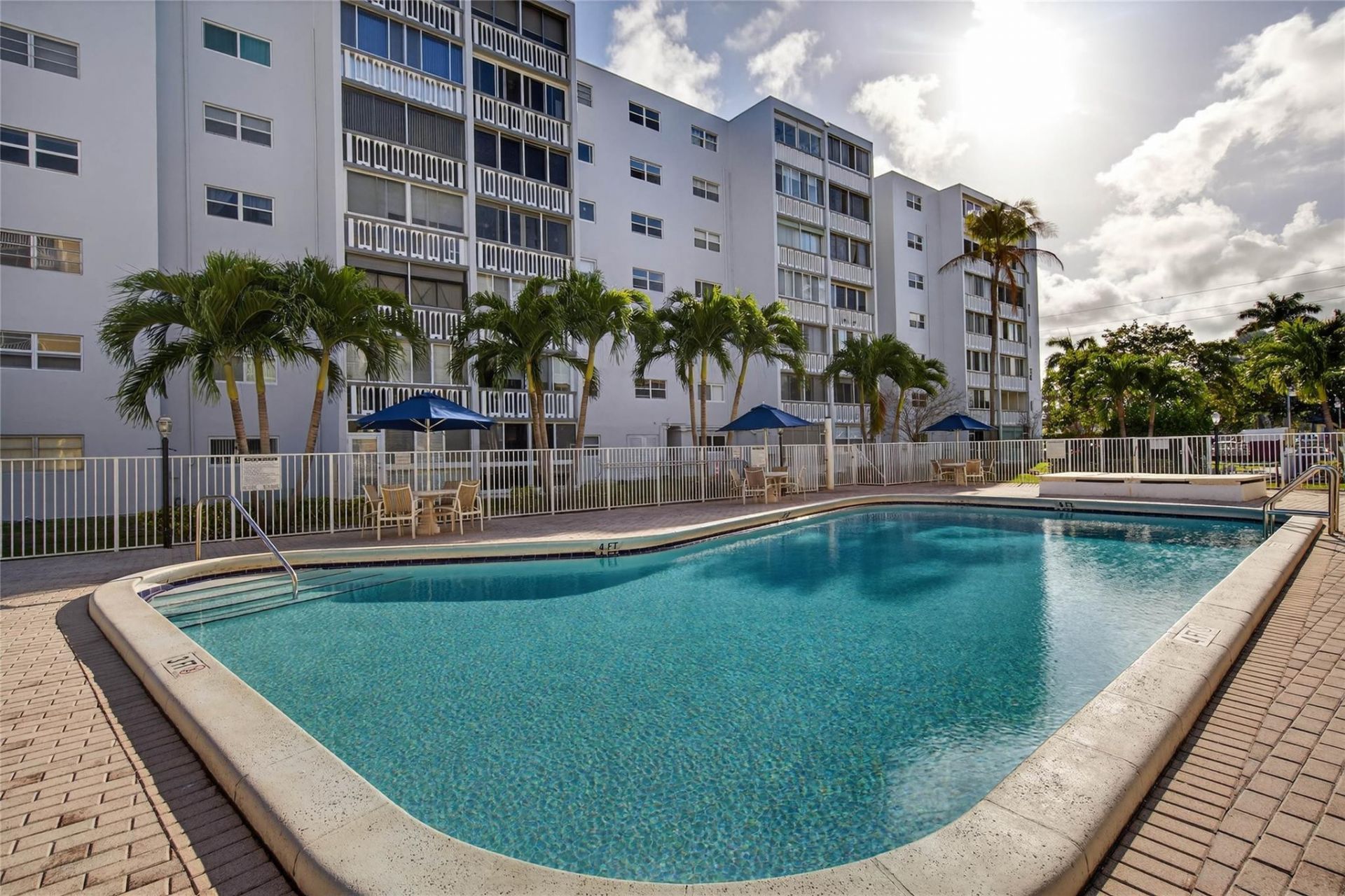 610 NE 12th Avenue, Unit 601, Hallandale Beach, FL 33009 Photo