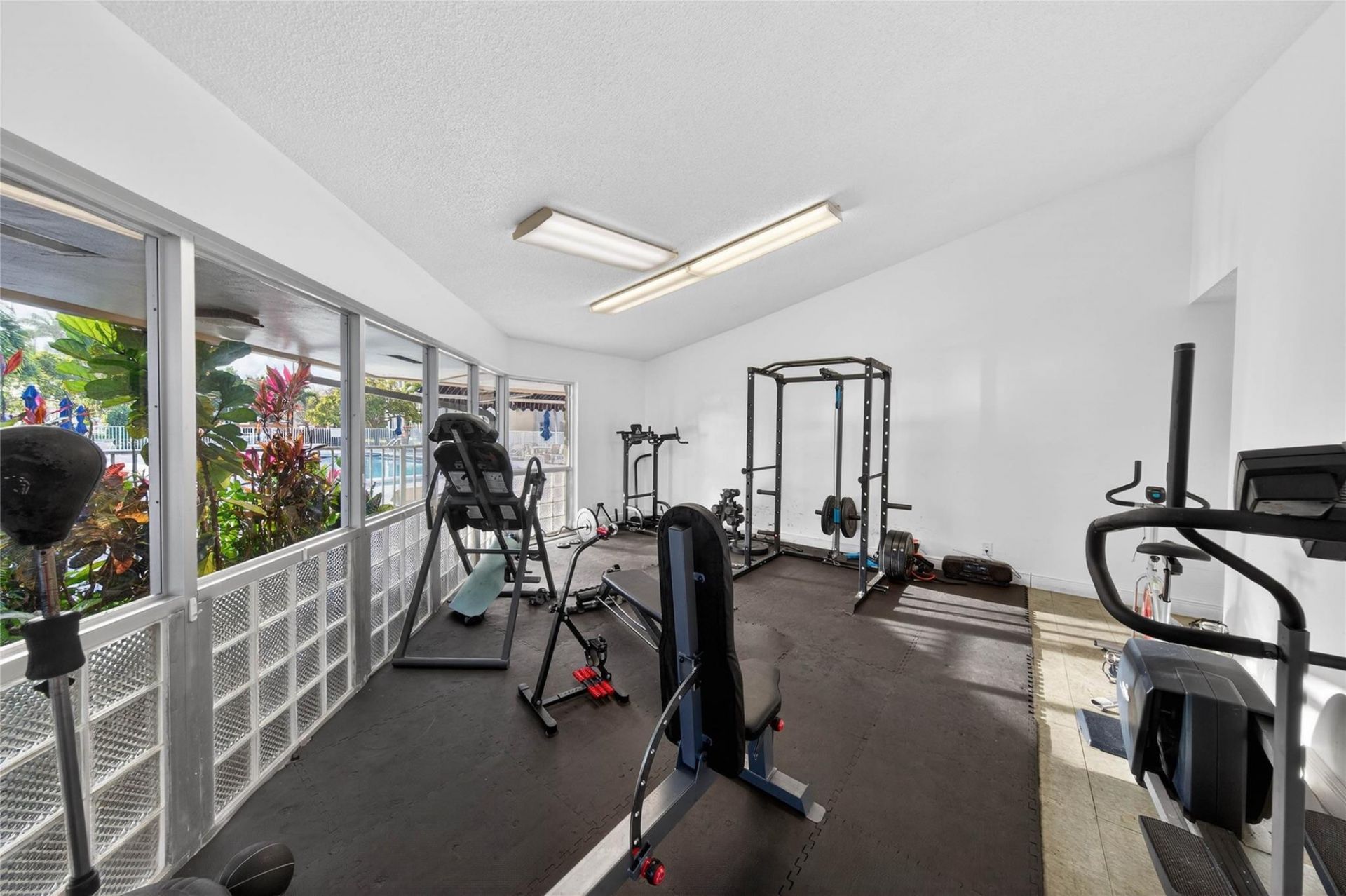 610 NE 12th Avenue, Unit 601, Hallandale Beach, FL 33009 Photo