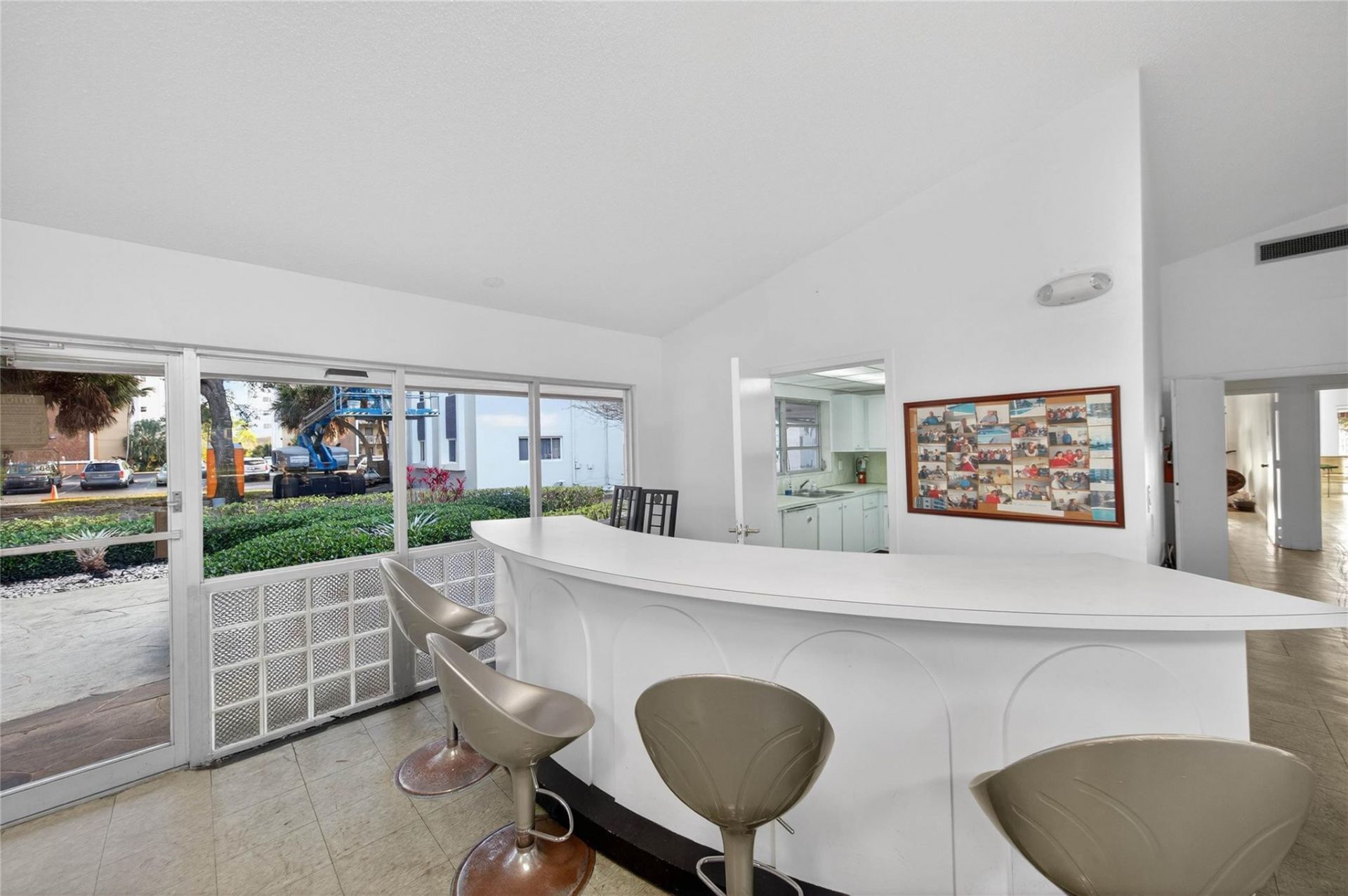 610 NE 12th Avenue, Unit 601, Hallandale Beach, FL 33009 Photo