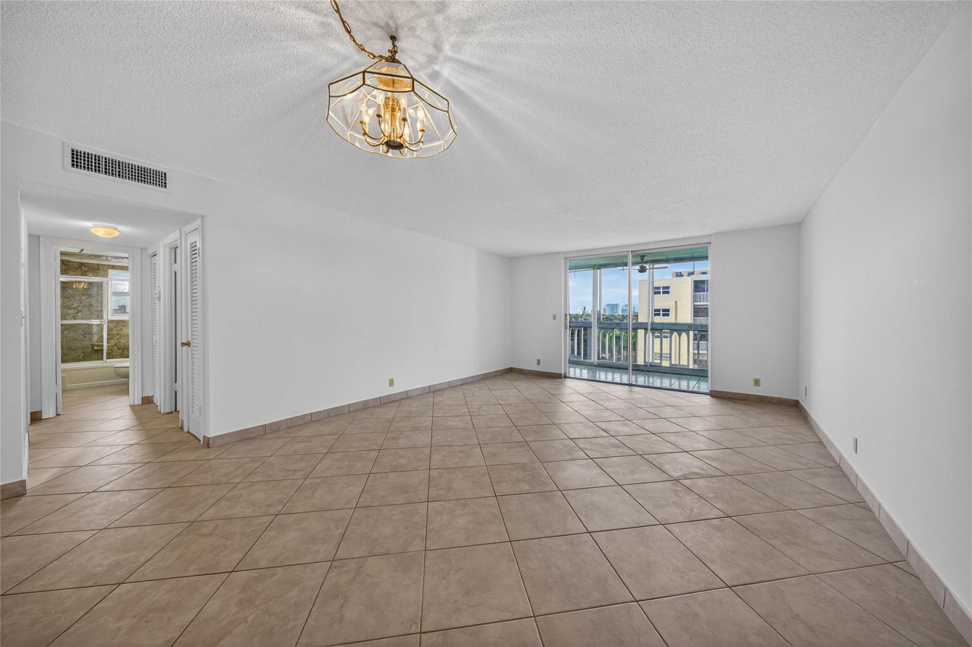 610 NE 12th Avenue, Unit 601, Hallandale Beach, FL 33009 Photo
