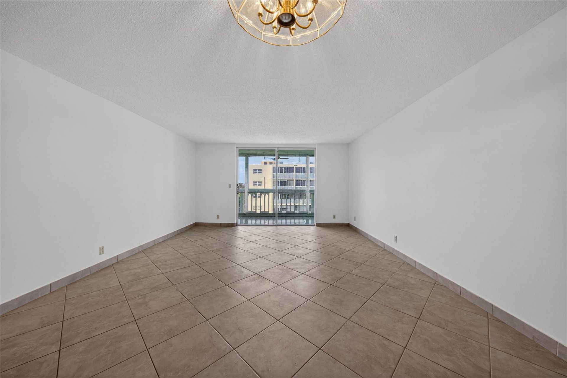 610 NE 12th Avenue, Unit 601, Hallandale Beach, FL 33009 Photo