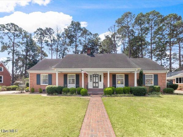 615 W Main Street , Mount Olive, NC 28365