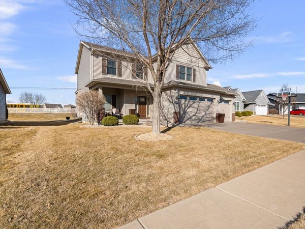 3858 Deckard Drive, Bettendorf, IA 52722
