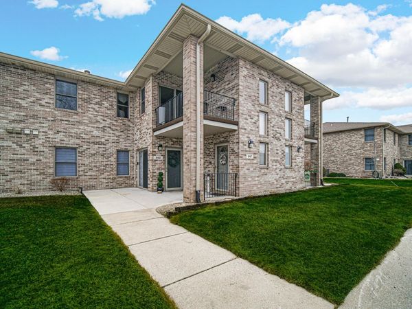 947 Oak Drive, Crown Point, IN 46307