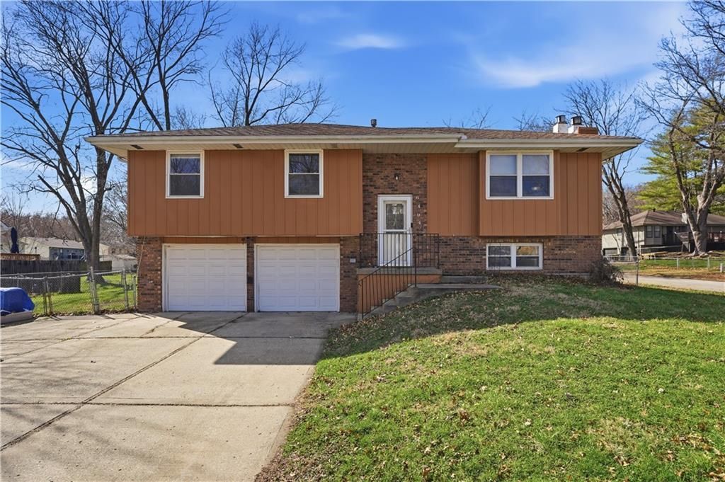 6494 Delta Avenue, Kansas City, MO 64151 Main Photo