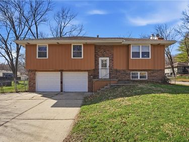 6494 Delta Avenue, Kansas City, MO 64151