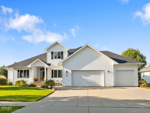 49 DESIREE Drive, Grand Forks, ND 58201
