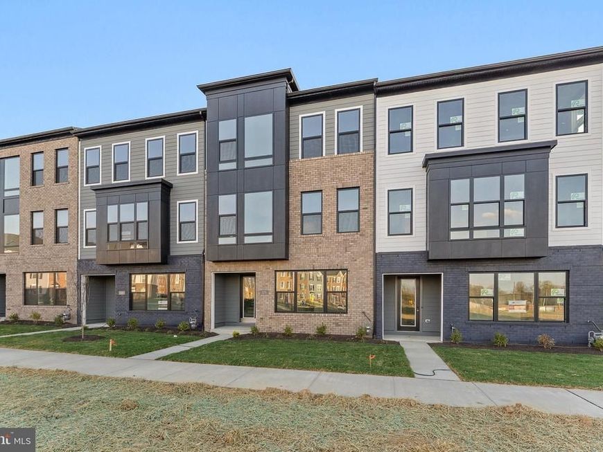 123 Summit Point Boulevard, Unit 14J, Bowie, MD 20716 Main Photo