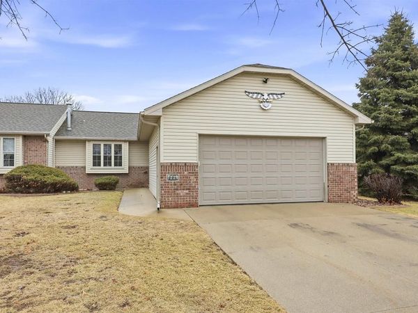 22 SPENCER VILLAGE COURT, Appleton, WI 54914